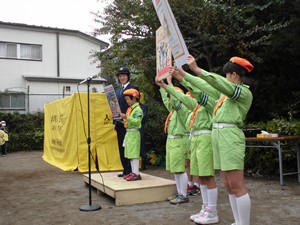 交通少年団のPR活動を行っている様子の写真